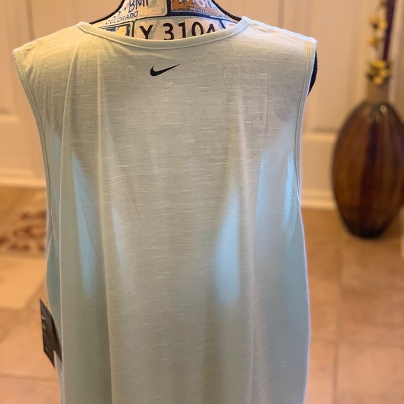 Nike woman’s Dry Fit athletic tank NWT - Picture 4 of 5